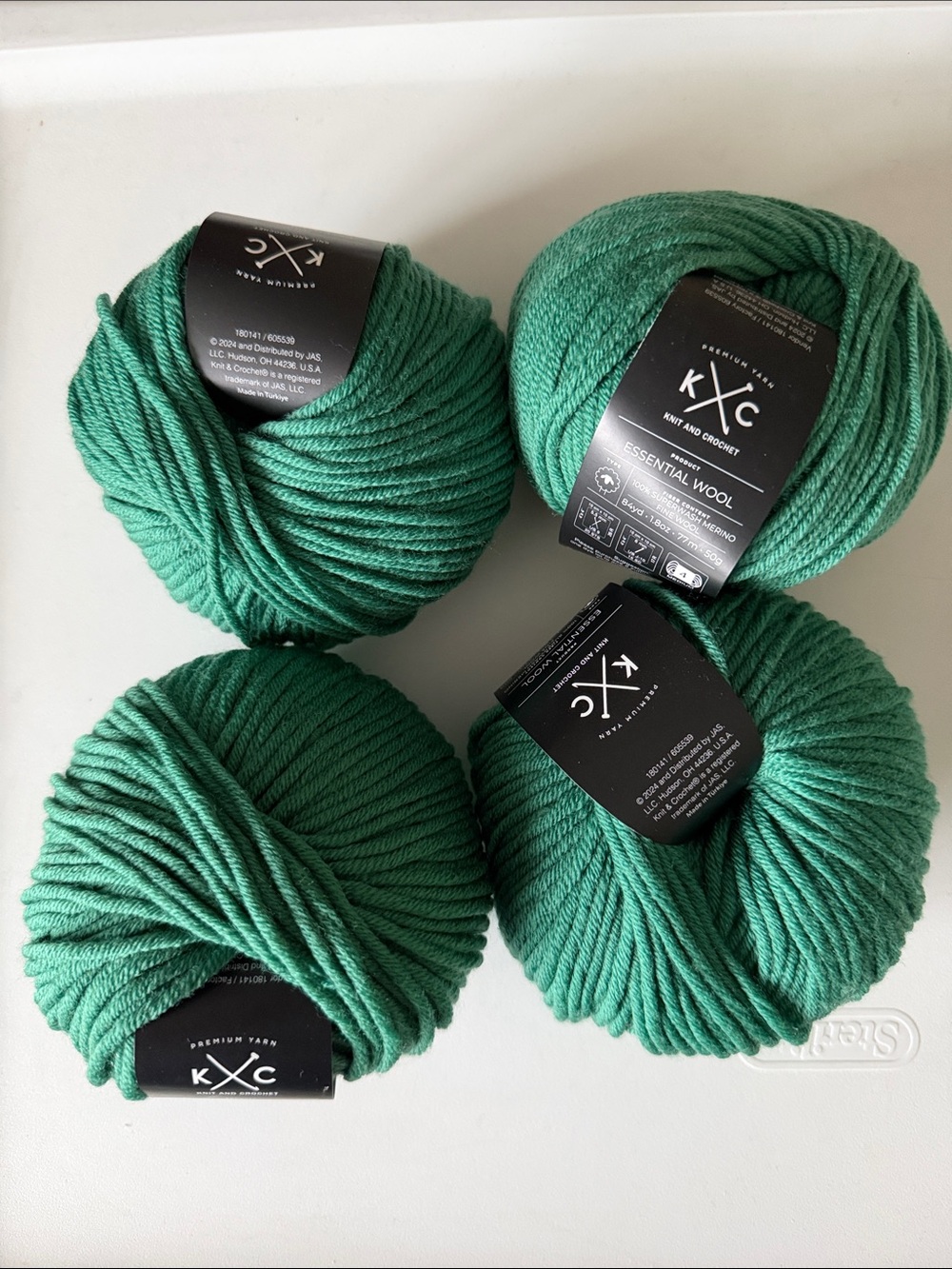 kxc Essential Wool Yarn -- 4 Skeins
Color:peacock feather 
Size:1.8 oz each